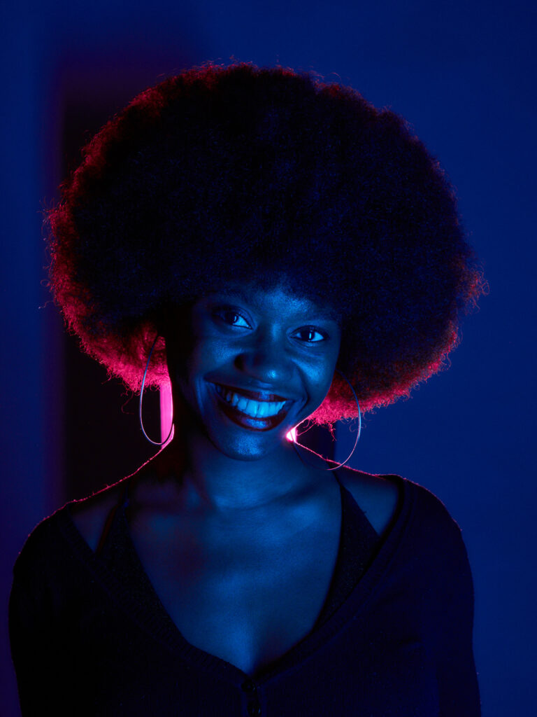 Fairouzou portrait bleu rouge