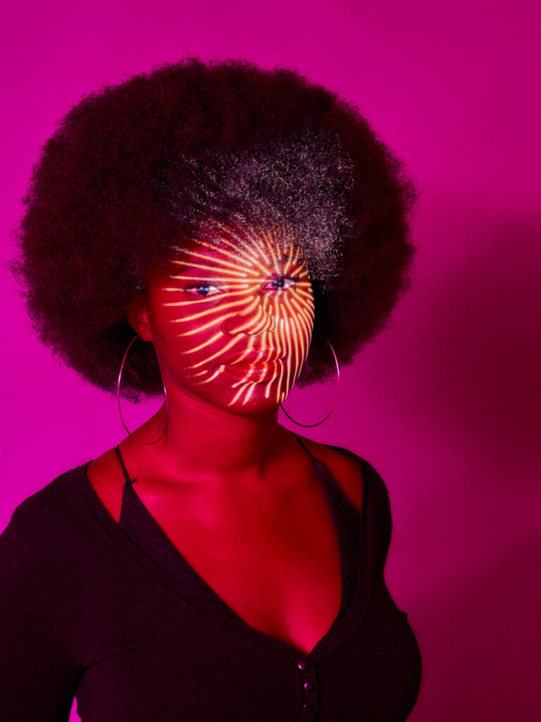 Fairouzou portrait rayons rose