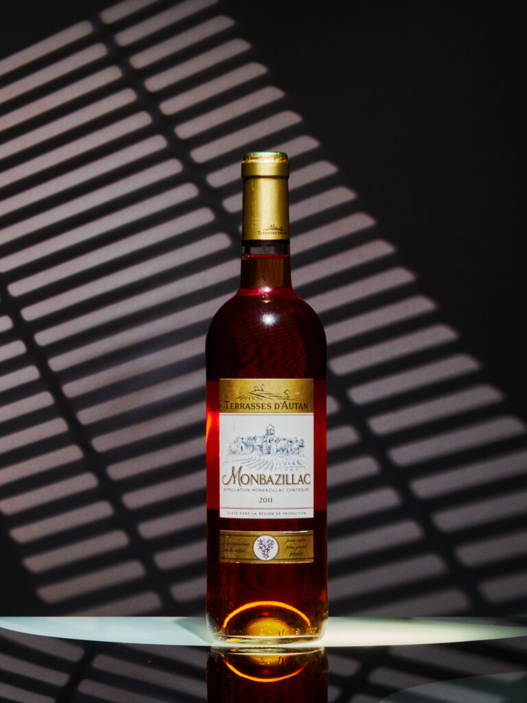 Monbazillac Terrasses d'Autan vin doux packshot artistique - Photographe spiritueux premium